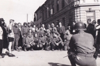 Joint photo shoot of Soviet and American soldiers, Písek, 10 May 1945