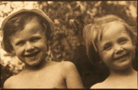 Jana Pekárková (left) with her sister Daniela (Ina) Komersová, 1957
