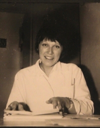 Jana Pekárková, doctor at Motol Hospital, 1977