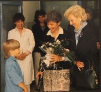 Jana Pekárková with Princess Schwarzenberg in Motol Hospital, 1994