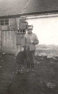 Viktor Kopačka at the age of five with his father
