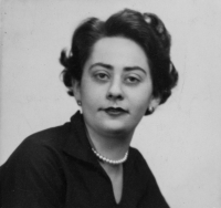 Lizzy in London in April 1952