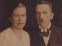 Bohumil Kolář and Anna Kolářová, grandparents of the memorialist, 1930