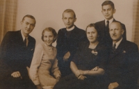 Bohumil Kolář with his second wife Růžena, from right Vladimir, Bohumil, Lidka and Miloslav, 1940
