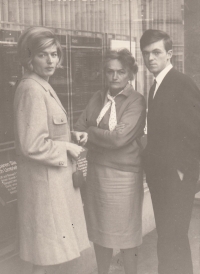 Tchýně pamětnice, Kateřina Klukanová, uprostřed