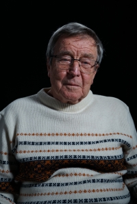 Pamětník během natáčení v Hradci Králové v listopadu 2025