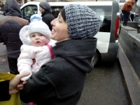 Olha Birzul with her daughter Zakharía during the Revolution of Dignity. Photo by Viktor Onyskо. December 8, 2013