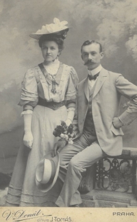 Photographs of Eva Šestáková's maternal grandparents Vít Havelka and Ludmila Havelka, née Kořínková, 1st half of the 1920s
