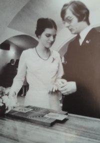 Milada Fiedlerová with her husband during the wedding ceremony
