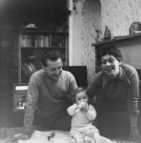 Lizzy and Jerzy with their daughter Caroline, February 1963