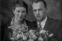 Svatební fotografie rodičů, červen 1939