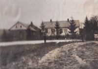 Witness' native house in Martinovka, Volhynia, 1930s-1940s