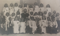 Nedašov children and František Půček during the First Holy Communion, the fourth person from the right at the top