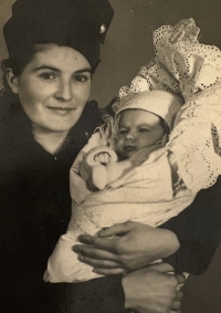 Jaromíra Buřtová, née Rydvanová, with her mother Božena Rydvanová, 1941