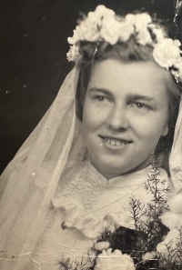 Svatební portrét Ireny Hartigové v roce 1953