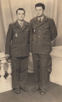 Jan Vlach (left) with his friend Jiri Slanina, enlisting in Prešov, 1950, 65th Airborne Battalion