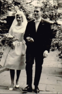 The wedding of the witness and his wife Bärbel on June 1, 1963