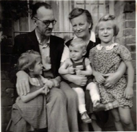Monika (right) with her grandparents, her sister, and her cousin, 1956