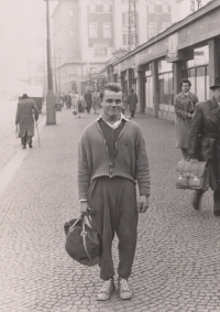 Při odjezdu na vojnu do Dukly Plzeň v roce 1960