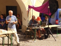 Festival Against Memory Loss: Miroslav Němejc is reading the names of people killed on the border