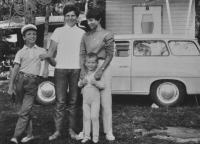 Alan Kubica with his stepmother in the middle and younger brother Jan