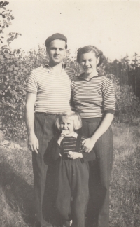 With parents at the turn of the 1940s and 50s
