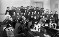 Jaroslav Veis in the top row, third from the right, school picture from the seventh grade of the primary school in Vršovice