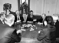 Jaroslav Veis with Petr Pithart during the meeting in the Senate