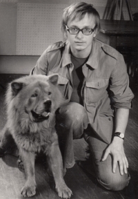 Čtyřiadvacetiletý Jindřich se psem Aranem