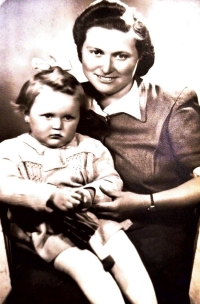 Ludmila Fejtová with her mother