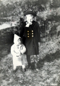 Brunhilde Scheiner with her older cousin (1941)