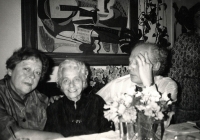 In the flat of Drahomíra Fuchsová and Bohuslav Fuchs - 1980s. From left: Alena Korvasová, Drahomíra Fuchsová, Kamil Fuchs