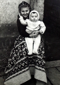 Brunhilda with her mother (1939)