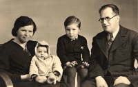 Jaroslav Špaček (on his mother's lap) with his brother Václav Špaček and his parents Václav Špaček and Marie Špačková, 1943