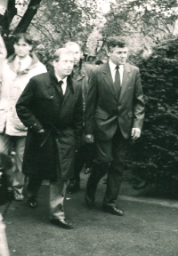 Jaroslav Špaček with Václav Havel, on the occasion of the unveiling of a memorial plaque to the legionary Záruba, 1990