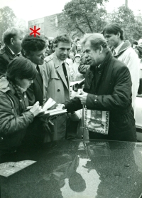 Jaroslav Špaček, farewell to Václav Havel, Čelákovice, 1990