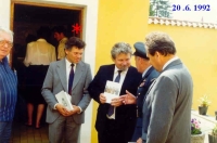 Jaroslav Špaček with the then Prime Minister Petr Pithart after the opening of A. Vašátek, 1992