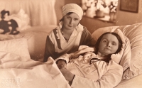 Grandmother Marie Šmejkalová and mother Alžběta Dominová, 1932