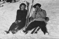 Růžena Haidlová (left) on skis, 1956