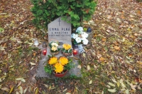 Hrob Emmy Pohlové, babičky pamětnice