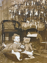Witness's first Christmas, 1934