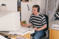 Jindřich Čech v grafickém studiu v roce 2000
