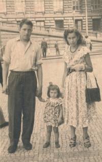 Marcela Papežová with her parents, Prague, 1954
