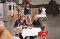 Negotiations for the tender for F-16 fighter jets with Lockheed Martin, Jiří Němeček, right, 1997