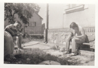 Pavel Zýka (vlevo) s Ladislavem Krnáčem v Čechurově, 1984