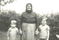 Maternal grandmother Marie Žišková with her grandchildren, turn of the 1960s and 1970s