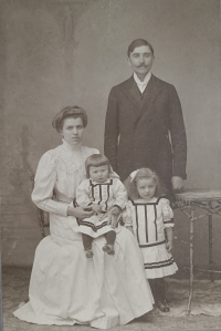 Witness's mother (bottom right) with her parents and brother
