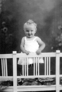 Marie Strnadová, née Malečková, 1930