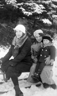 Jaroslav Strnad on the lap of his mother Bozena, on the left his mother's sister, around 1933