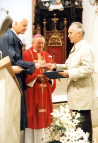 Jaroslav Strnad receiving the commemorative medal awarded by the Dean's College of the Faculty of Education, Hradec Králové, 1995